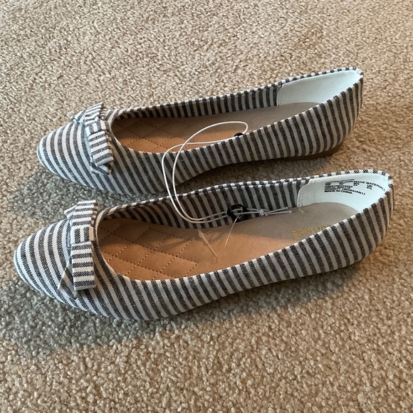 Shoes - pretty with stripes flats, size 8